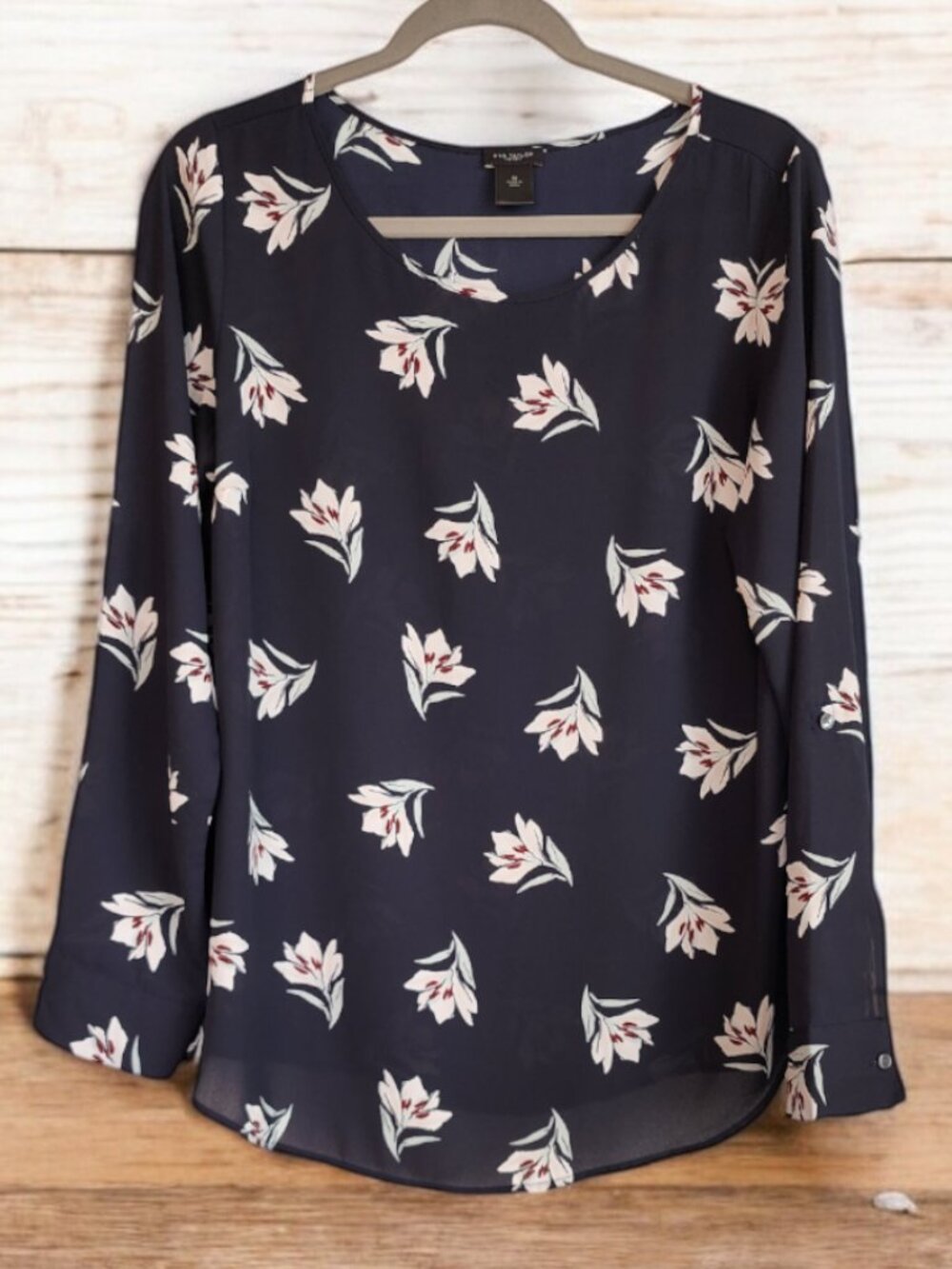 Ann Taylor Factory M Top Blouse Long Sleeve Navy with White Floral